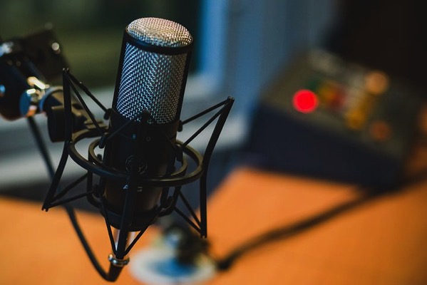 microphone-2618102__480.jpg Microphone 2618102 480
